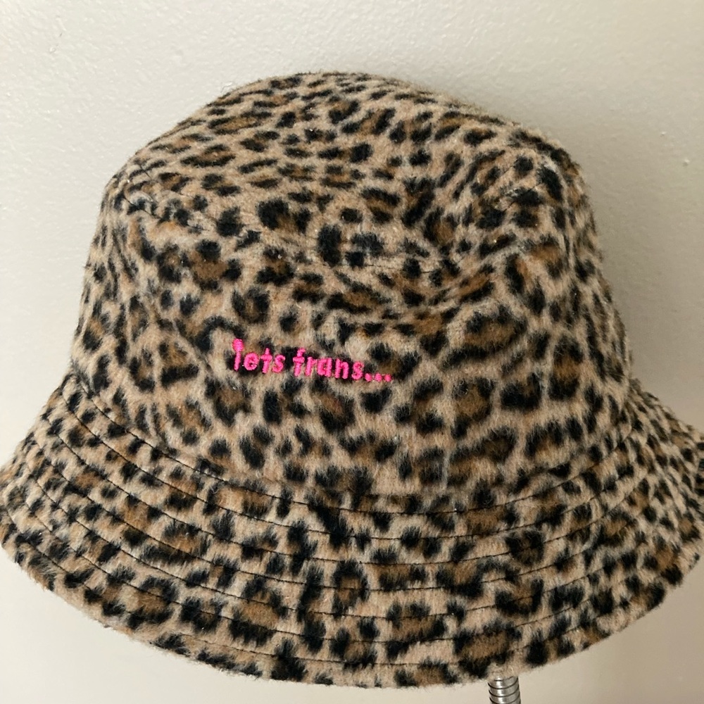 Iets frans leopard print bucket hat